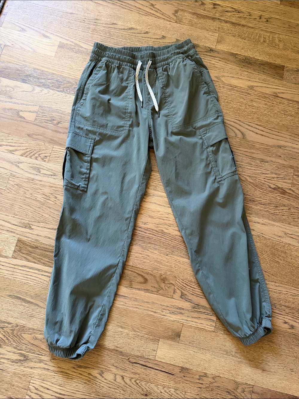 Vuori Birch Jogger Cargo Pants, Olive Green Sz Small Exc Condition